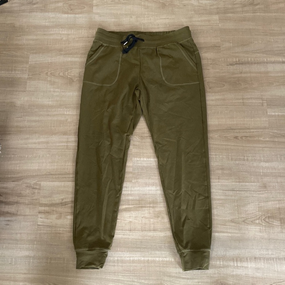 Zyia Active • olive unwind jogger sz L